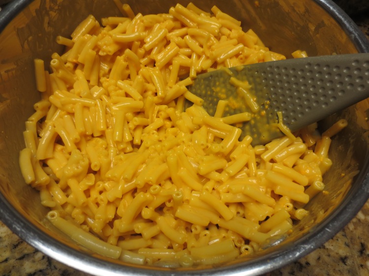 freshly made mac 'n cheese